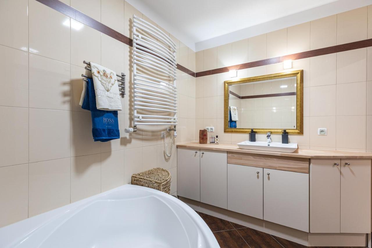 Superapart Wilanowska 7, "Pet-Friendly With Elevator & Parking" Lejlighed Warszawa Eksteriør billede