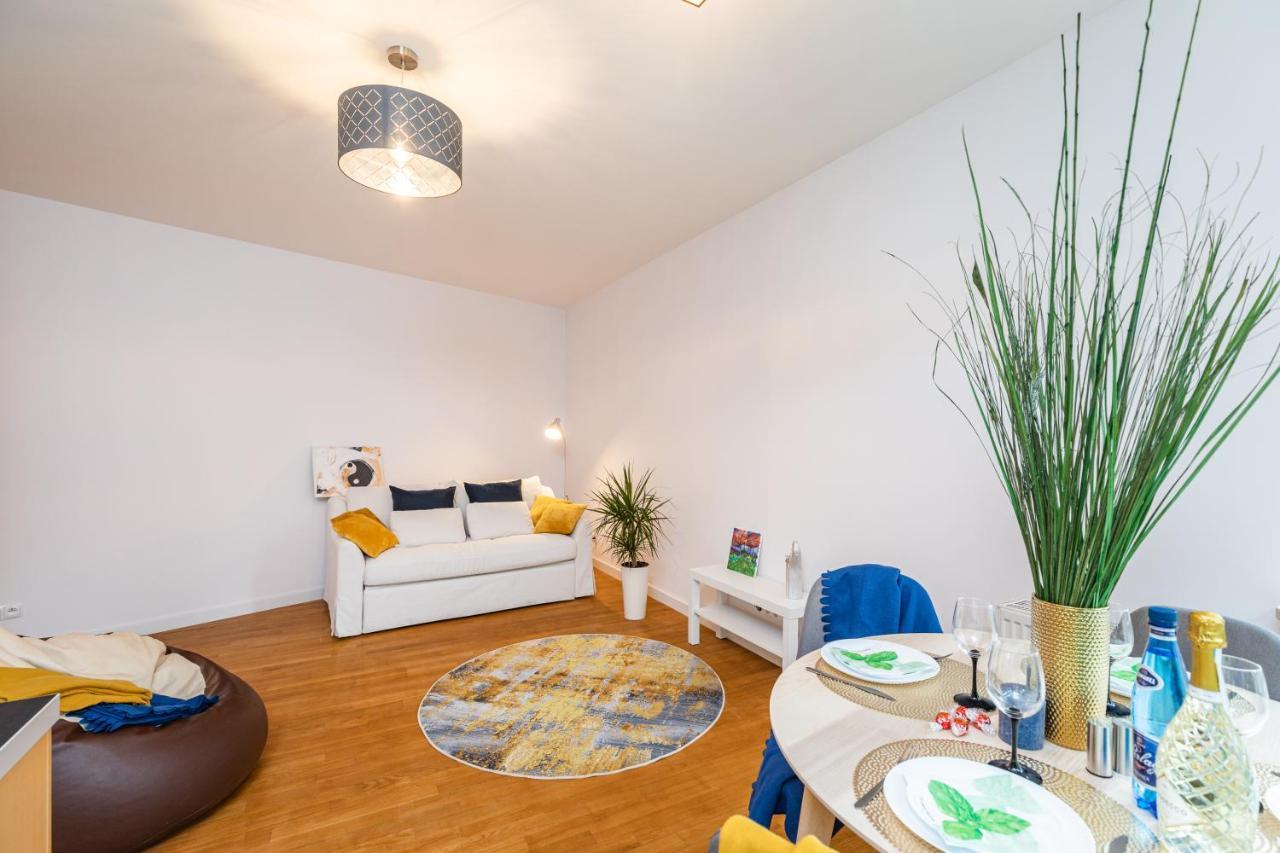 Superapart Wilanowska 7, "Pet-Friendly With Elevator & Parking" Lejlighed Warszawa Eksteriør billede